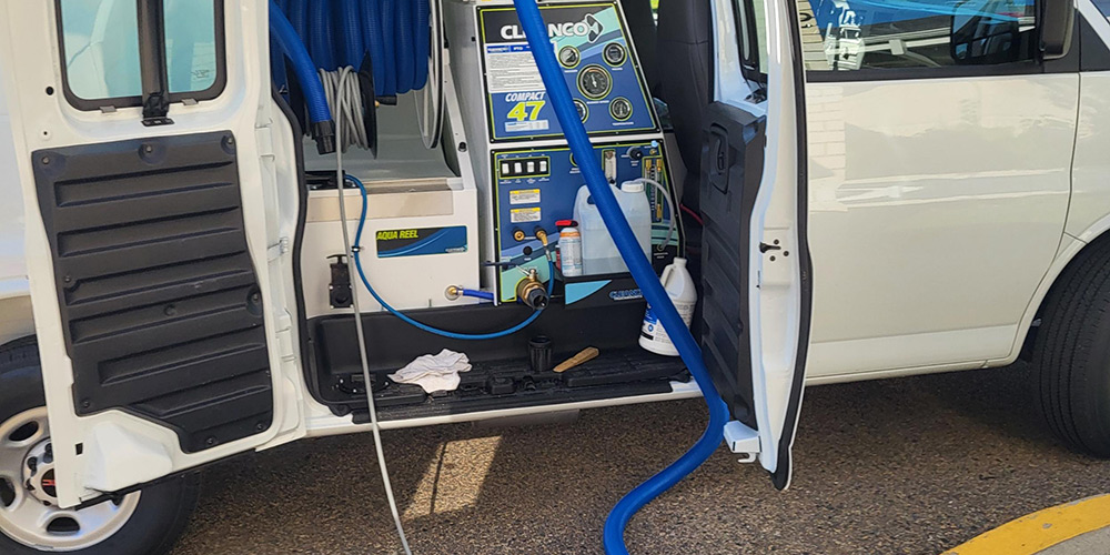 Carpet cleaning truck mounted unit